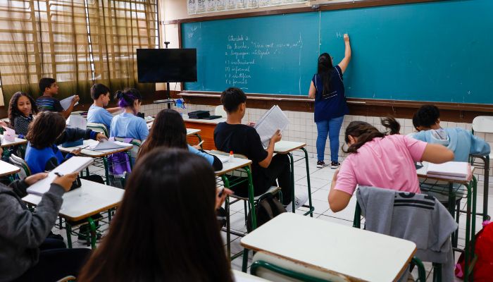  Estado vai convocar mais 1.100 professores aprovados em concurso público